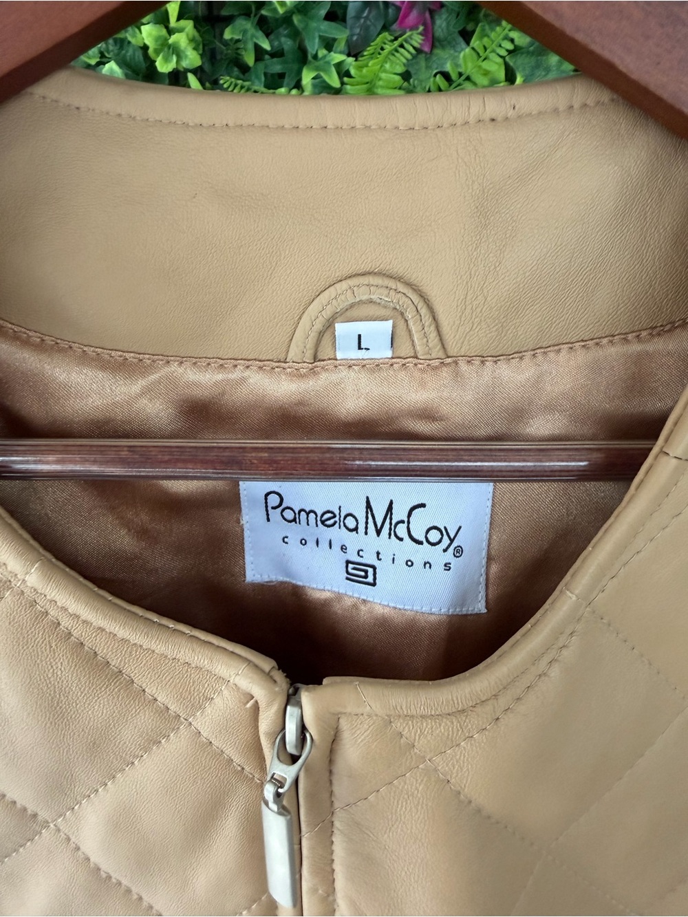 Pamela McCoy Genuine Leather Quilted Vest Size L Tan Beige Zip Front - Picture 3 of 11